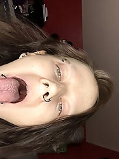 Ugly mama is posing nude for cash