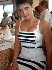 Mature bitch is posing fully naked