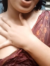 Long-legged older tarts are spreading their lips for fun