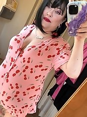 Tina Snua captures moments of herself to share