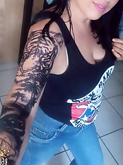 A mature wife receives semen in her mouth