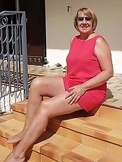 Mature granny demonstrates her skills