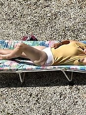 Mature mama is showing her sexy body on picture