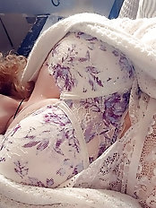 Lascivious babe likes oral sex